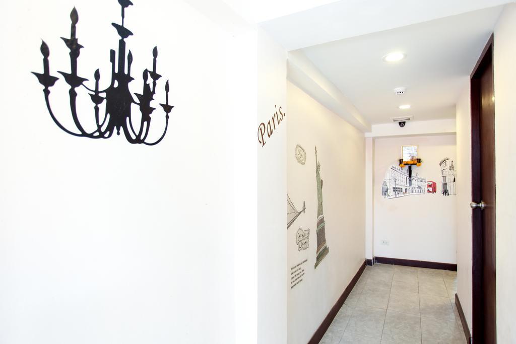 Hostel 8 Sukhumvit Soi 8 Bangkok Exterior photo